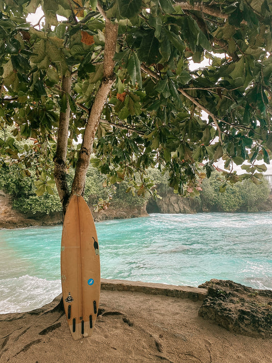 Surfer à Nusa Lembongan